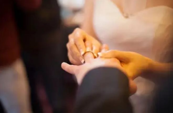 【婚恋平台加盟劣势】加盟婚恋平台有哪些劣势和撑持_怎么一起商机网(图1)